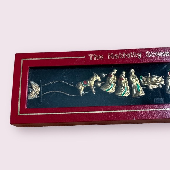 Vintage Nativity Scene Costume Jewelry Charm Bracelet Christmas Holiday Unique - Picture 2 of 9